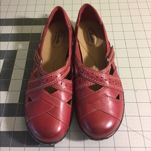 Red Clark’s bendable sandals size 7.5w